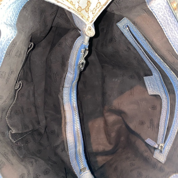 Beautiful Gucci authentic purse! Medium size used. - Picture 5 of 9